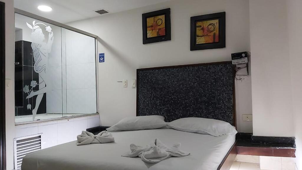 ميديلين Hotel Marat المظهر الخارجي الصورة