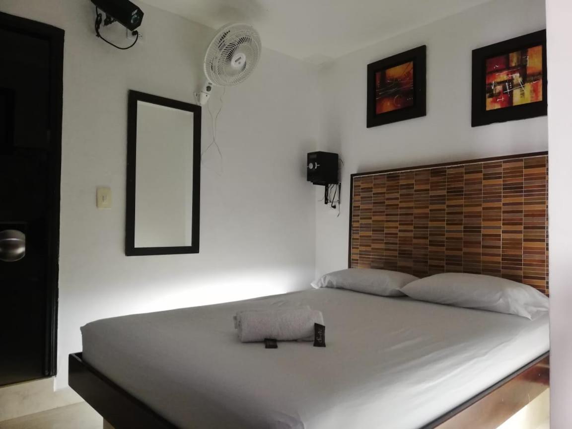 ميديلين Hotel Marat المظهر الخارجي الصورة