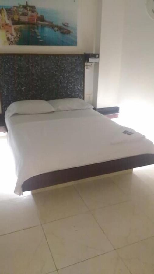 ميديلين Hotel Marat المظهر الخارجي الصورة