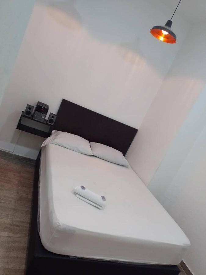ميديلين Hotel Marat المظهر الخارجي الصورة